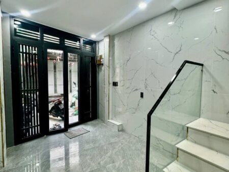 Bán nhà Âu Cơ, 3 tầng, hẻm trước nhà 5m, nhỉnh 2 tỷ