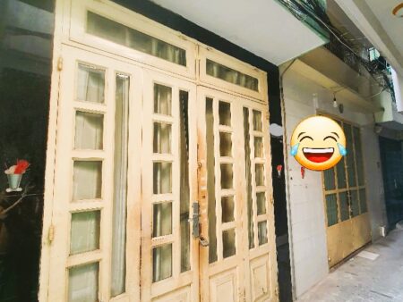 Bán nhà 3 tầng Lạc Long Quân, nhỉnh 2 tỷ, giáp Quận 10